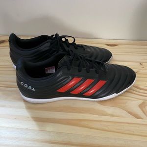 Indoor soccer shoes